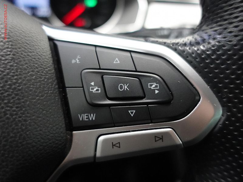 Volkswagen Passat (2019) 2.0 TSI, ČR, R-Line, DSG - fotka 16 z 23