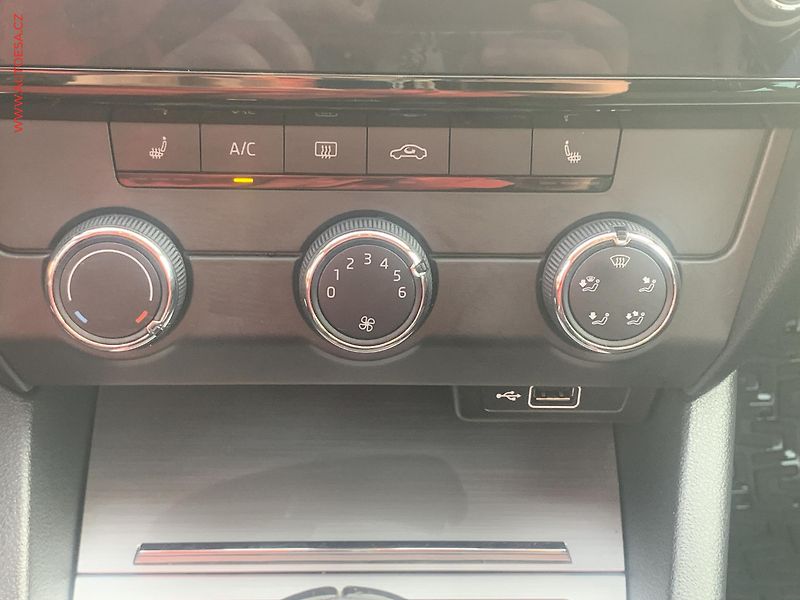 Škoda Octavia (2018) 1.4 TSi, 2.maj,ČR, Ambition - fotka 18 z 20