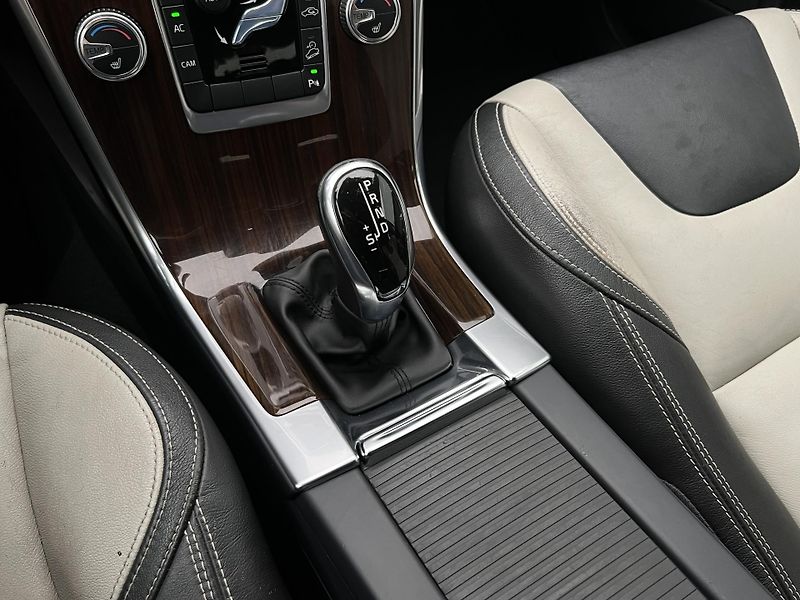 Volvo XC60 D5 AWD POLESTAR SUMMUM AUT  - fotka 23 z 38