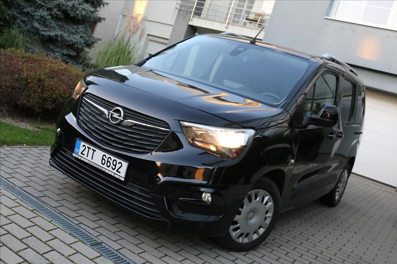 Opel Combo 1,2 LIFE,81KW,87000 Km - fotka 1 z 47