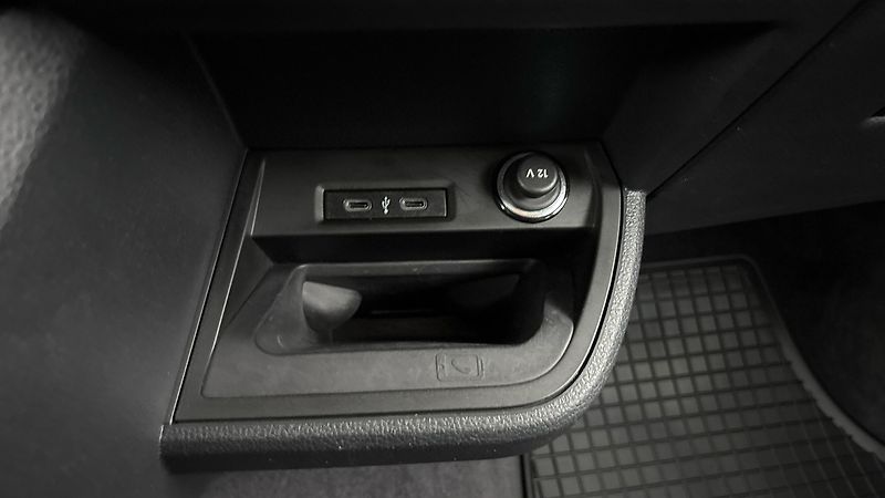 Volkswagen Multivan 2.0 TDI DSG 4motion Highline - fotka 22 z 28