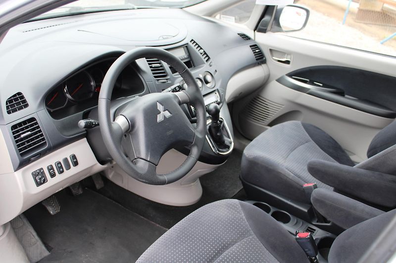Mitsubishi Grandis (2007) 2.0TDI KLIMA EL.OKNA 7MÍST ALU - fotka 9 z 19
