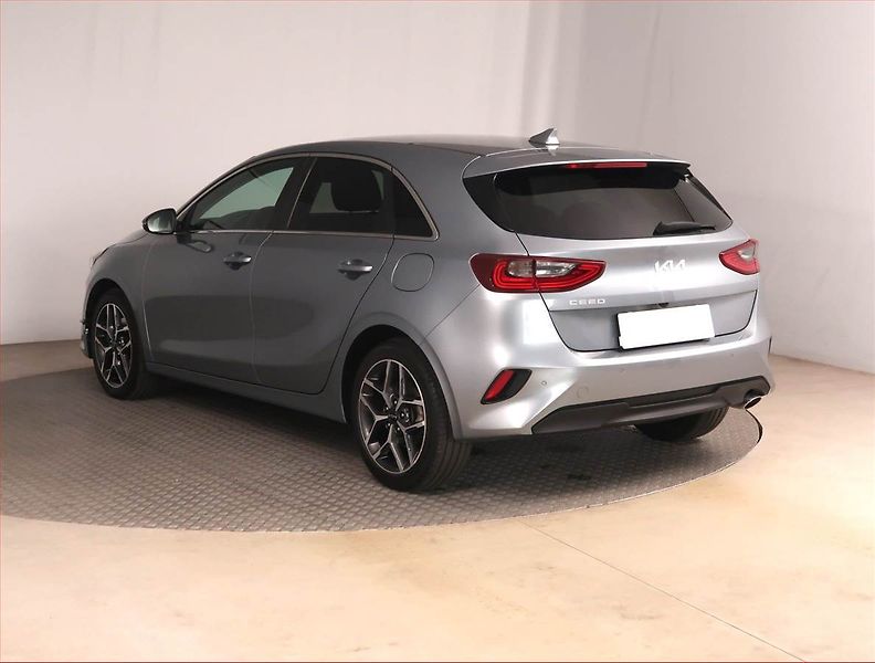 Kia Ceed (2022) 1.5 T-GDI, Serv.kniha, Navi - fotka 4 z 17