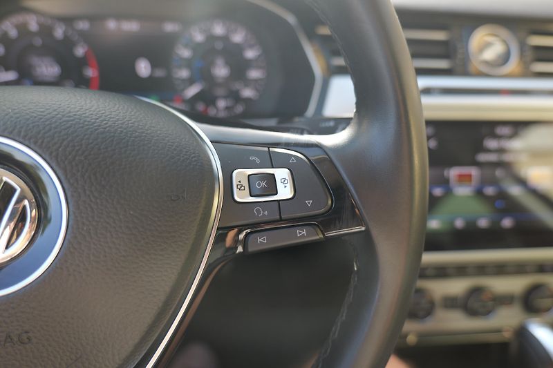 Volkswagen Passat 1.4 TSI DSG Kamera DAB Cockpit - fotka 20 z 37