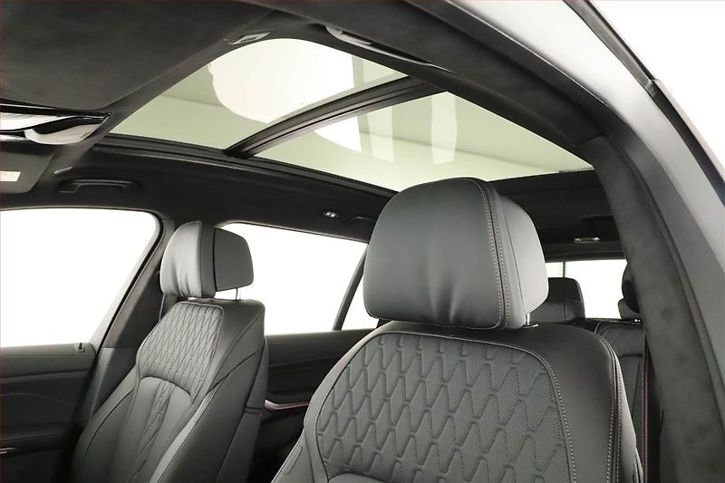 BMW X7 (2025) xDrive40d - fotka 30 z 31