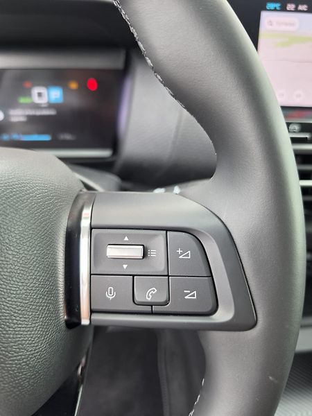 Citroën ë-C4 100kW 50kWh SHINE Panorama DPH - fotka 12 z 29