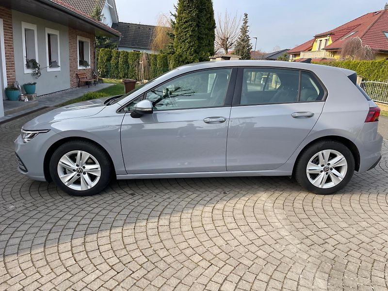 Volkswagen Golf VIII 1,0TSI - fotka 8 z 21