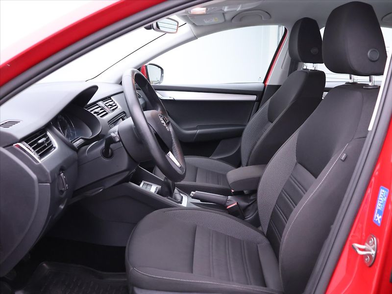 Škoda Octavia 1,0 TSI 85kW CZ Aut.Klima - fotka 10 z 28