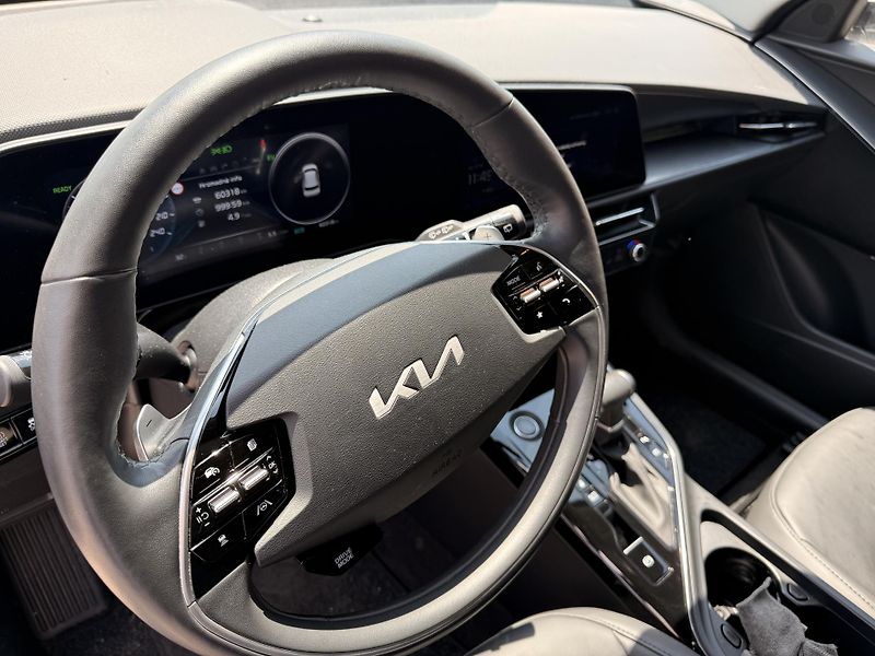 Kia Niro (2023) 1.6 GDI,HEV,ČR,5,5 L/100KM - fotka 13 z 22