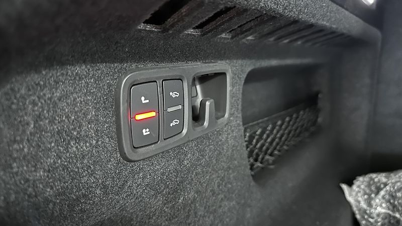 Audi RS Q8 TOP STAV / PLNÁ VÝBAVA  - fotka 23 z 54