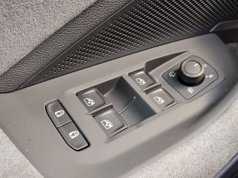 Škoda Superb (2025) combi Selection 2,0 Tdi 110 Kw - fotka 24 z 37