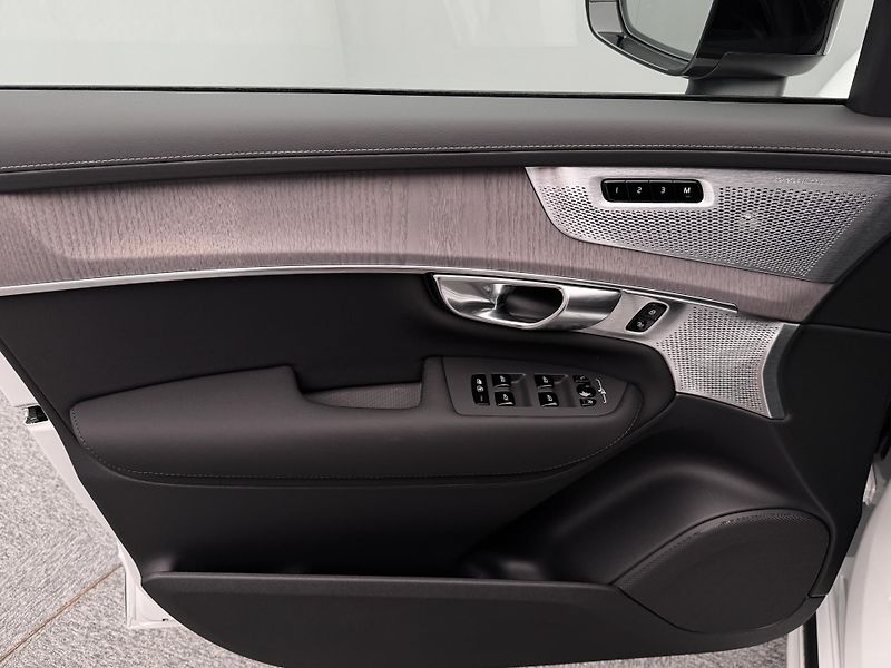 Volvo XC90 (2026) T8 AWD Plug-in ULTRA DARK 7m - fotka 7 z 30