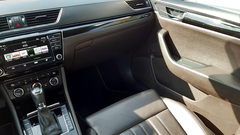 Škoda Superb 2.0 TSI Laurin&Klement DSG 4x4 - fotka 20 z 34