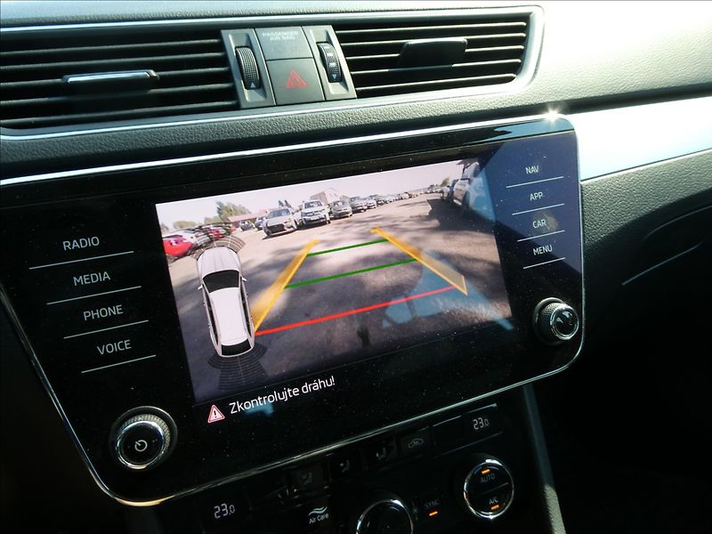 Škoda Superb 1,6 TDi DPH 2x kola,po servise - fotka 27 z 34