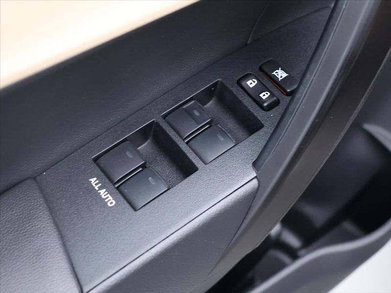 Toyota Corolla 1,6 VVT-i Aut. CZ Executive - fotka 16 z 29