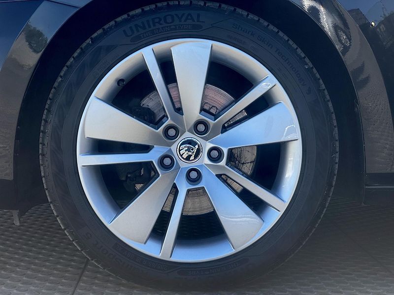 Škoda Superb (2018) III 2.0TDi MAN Style Kessy RZV - fotka 45 z 48