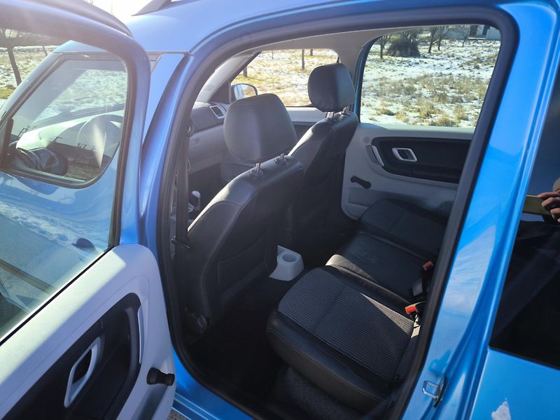 Škoda Roomster (2007) 1,4i16V STYLE - fotka 31 z 58