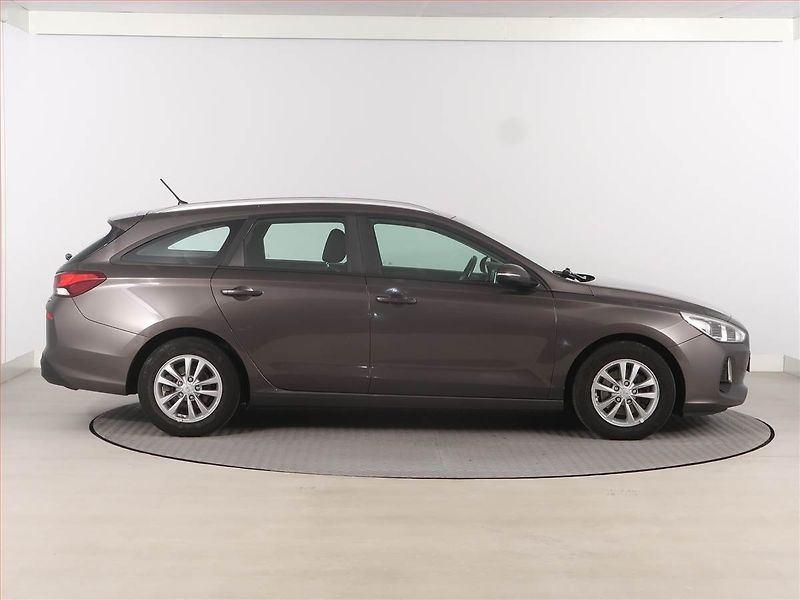 Hyundai i30 (2018) 1.6 CRDi, ČR,1.maj, Serv.kniha - fotka 6 z 18
