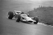 Holandská Grand Prix 1968 a Graham Hill v plné jízdě.