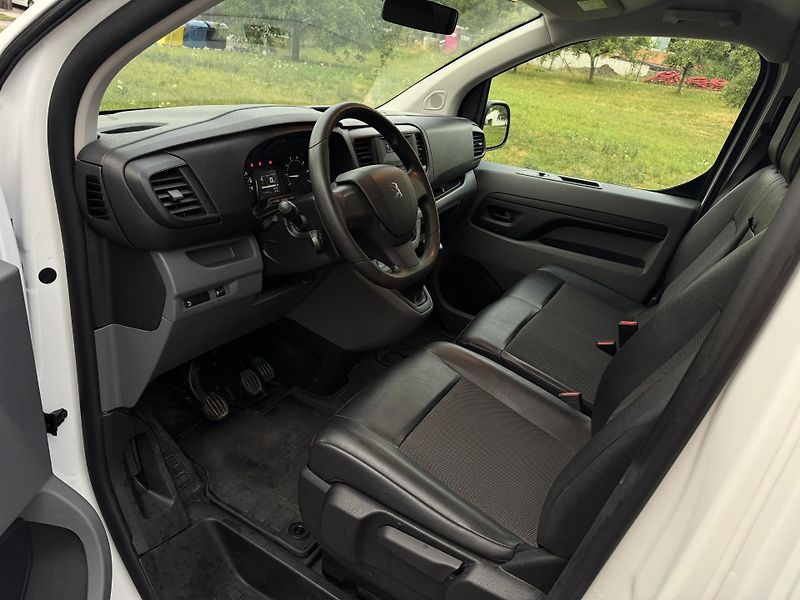 Peugeot Expert (2021) 2.0 150 koní - fotka 11 z 16