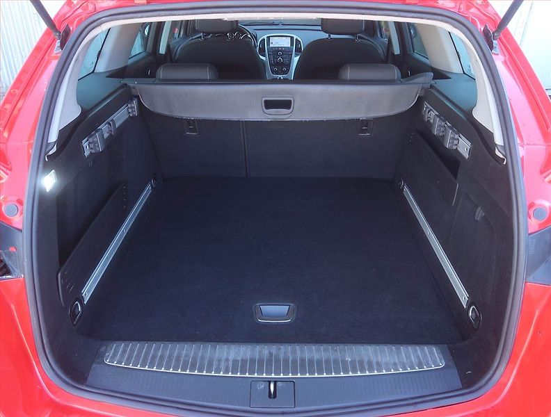 Opel Astra (2011) 1.7 CDTI, Navi, Xenony - fotka 14 z 15