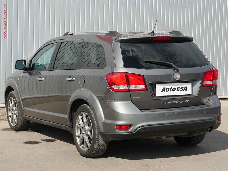 Fiat Freemont (2012) 2.0 JTD 4x4, 7míst, AT, navi - fotka 6 z 20