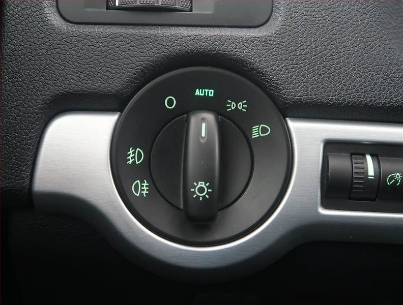 Škoda Octavia (2012) Scout 1.8 TSI, 4X4 - fotka 17 z 19