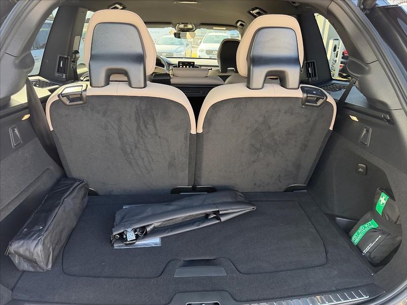 Volvo XC90 (2026) 2,0 T8 Plus Dark  2330 - fotka 12 z 13