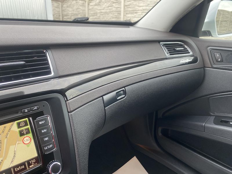 Škoda Superb 2.0TDi 4x4 170PS DSG L+K COMBI - fotka 157 z 158