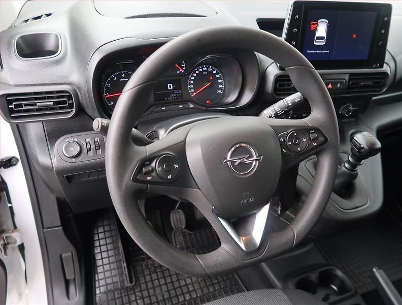 Opel Combo (2023) 1.2 Turbo, ČR, DPH - fotka 11 z 15