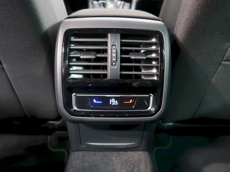 Volkswagen Passat (2023) BUSINESS PREMIUM 2.0TDI 110KW - fotka 40 z 42