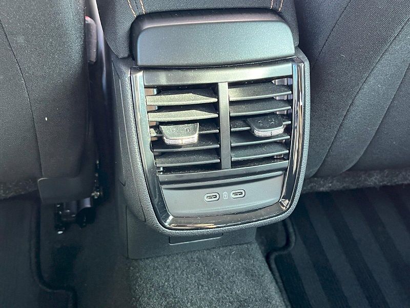 Škoda Kamiq (2025) Top Selection 1,5 TSI / 110 kW - fotka 25 z 35