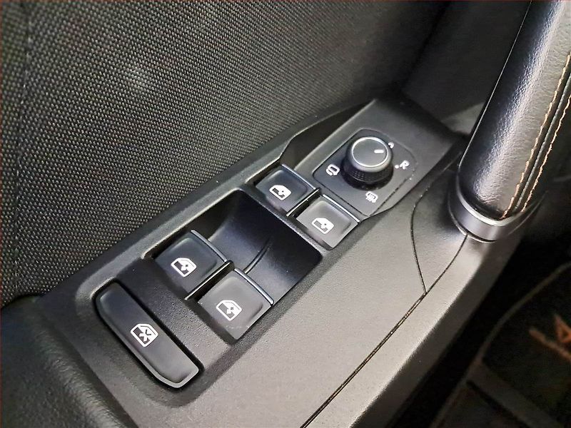 Cupra Formentor (2021) 1.4 e-Hybrid - fotka 19 z 23