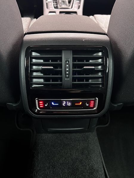 Volkswagen Passat 2.0TDI DSG 110kW Business DPH - fotka 22 z 24