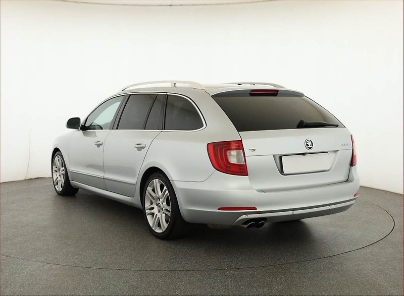 Škoda Superb (2011) 2.0 TDI, Automat, Serv.kniha - fotka 4 z 17