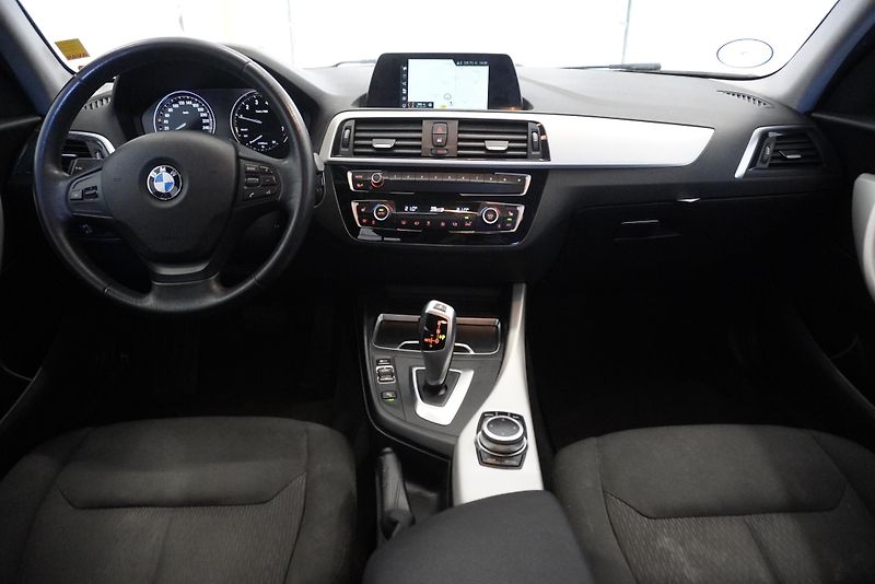 BMW Řada 1 118i 1.5 AUTOMAT - fotka 20 z 27