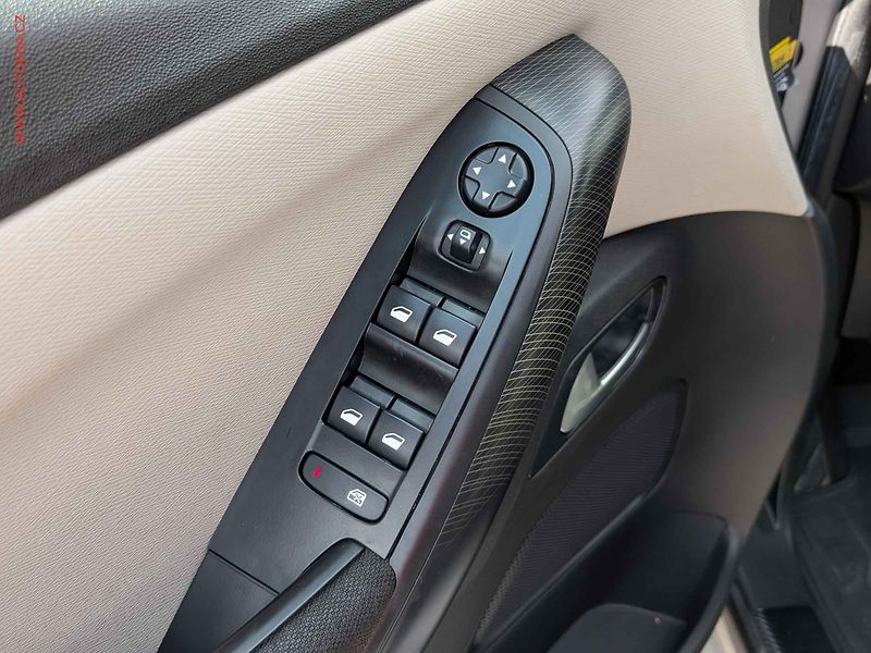 Citroën Grand C4 Picasso (2018) 1.6HDi, ČR, Feel, AT - fotka 12 z 17