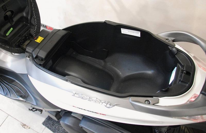 Piaggio Beverly 350 (2015) ABS + ASR - fotka 3 z 22