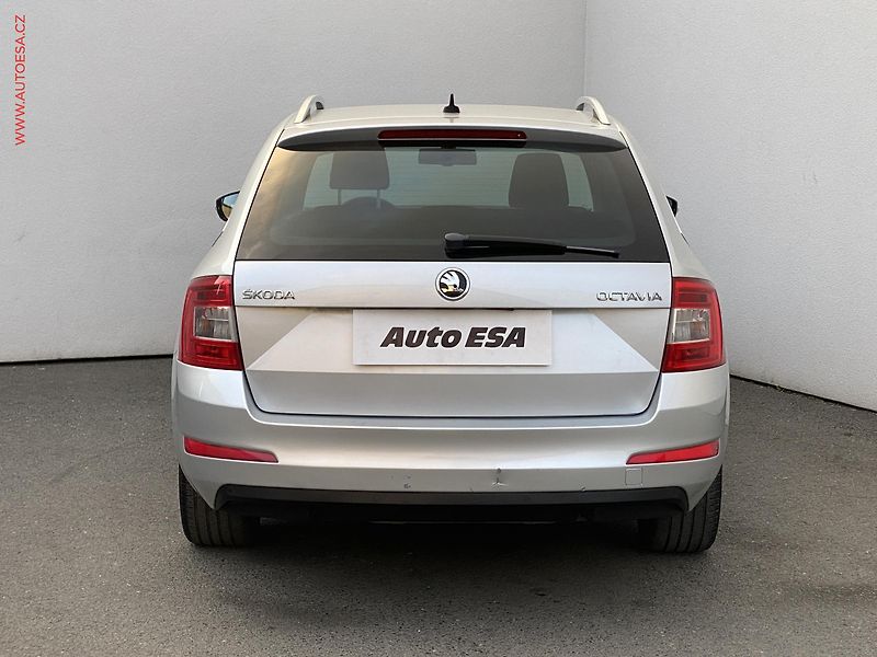 Škoda Octavia (2015) 1.6 TDI, ČR, AC, výhřev sed. - fotka 5 z 17