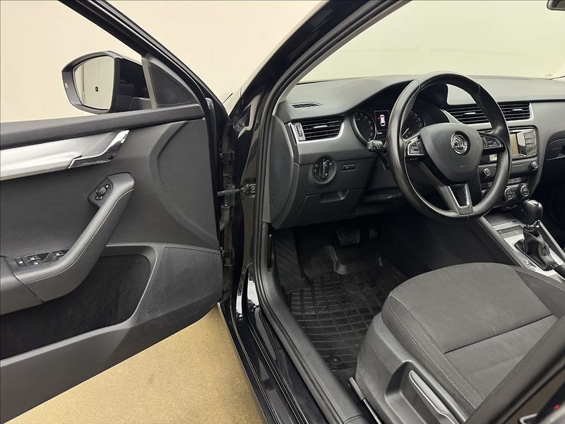 Škoda Octavia 2,0 110kW DSG ALU VÝHŘEV ČR TZ - fotka 25 z 34