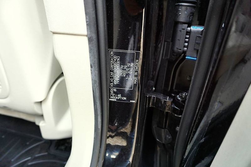 Volvo V90 (2019) INSCRIPTION POLESTAR 2,0 D5 17 - fotka 19 z 53