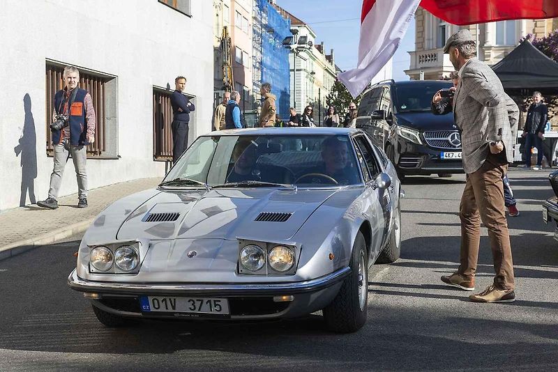 Odstartováno! Prezident Petr Pavel a Josef Zajíček pouští na trať první vůz.