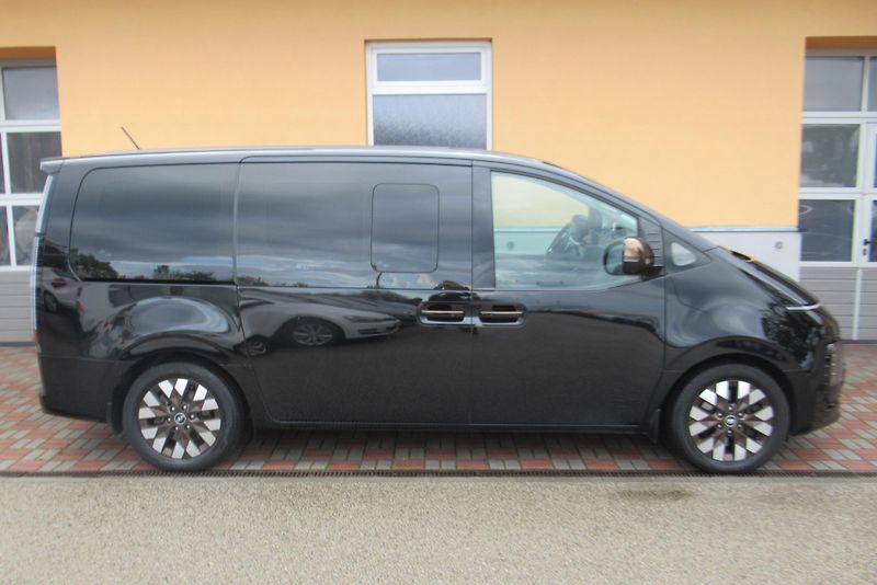 Hyundai Staria 2.2 CRDi 4x4 TAŽNÉ PANORAMA  - fotka 3 z 47