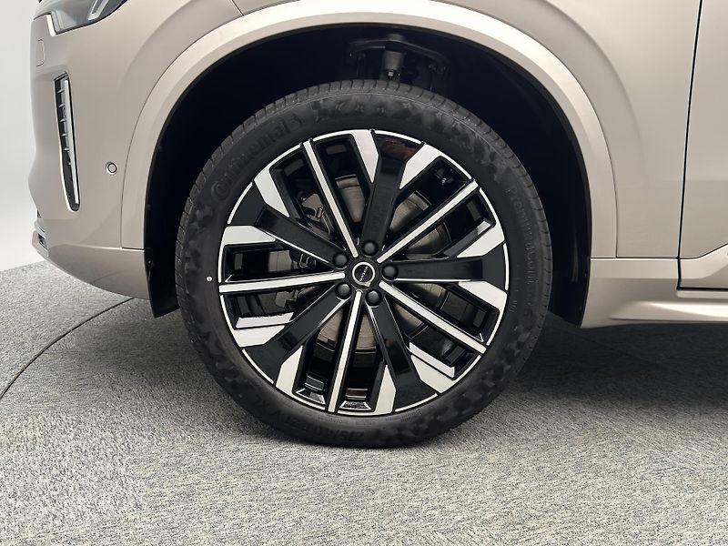 Volvo XC90 (2026) B5 AWD AUT BRIGHT PLUS 7míst - fotka 19 z 32