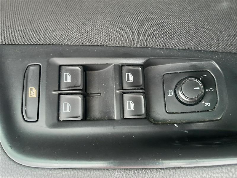 Volkswagen Passat Variant 2.0 TDI 110KW - fotka 21 z 59