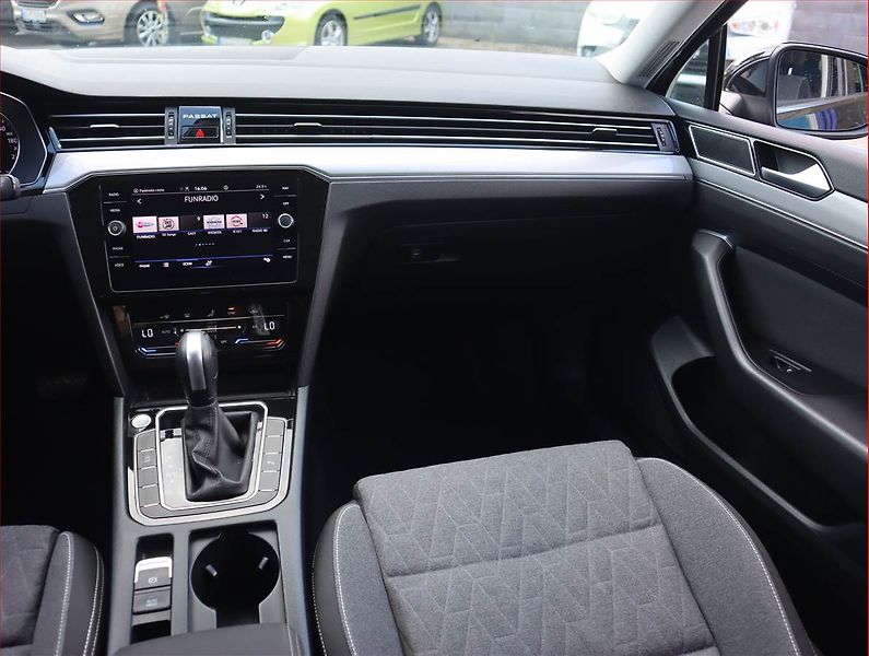 Volkswagen Passat (2023) 2.0 TDI - fotka 8 z 20
