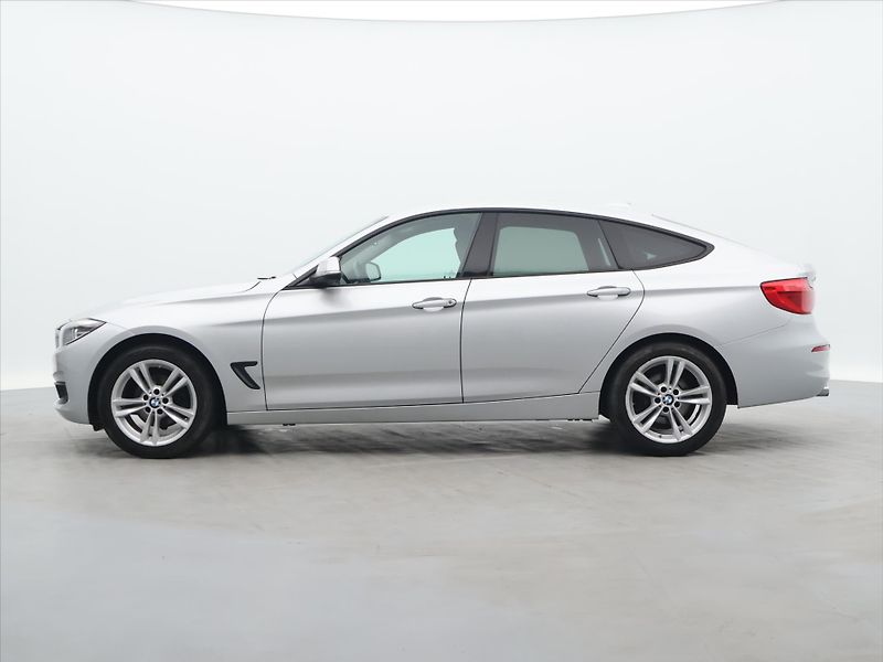 BMW Řada 3 2,0 320d 140kW xDrive CZ Sport - fotka 4 z 37