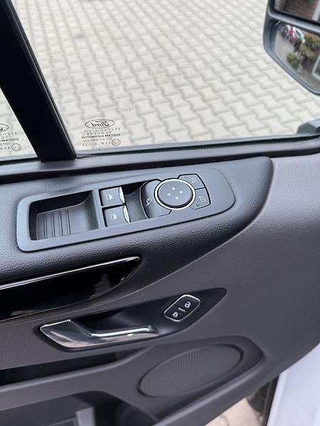 Ford Tourneo Custom (2018) SPORT - 2,0TDCi - 125kw - fotka 45 z 69