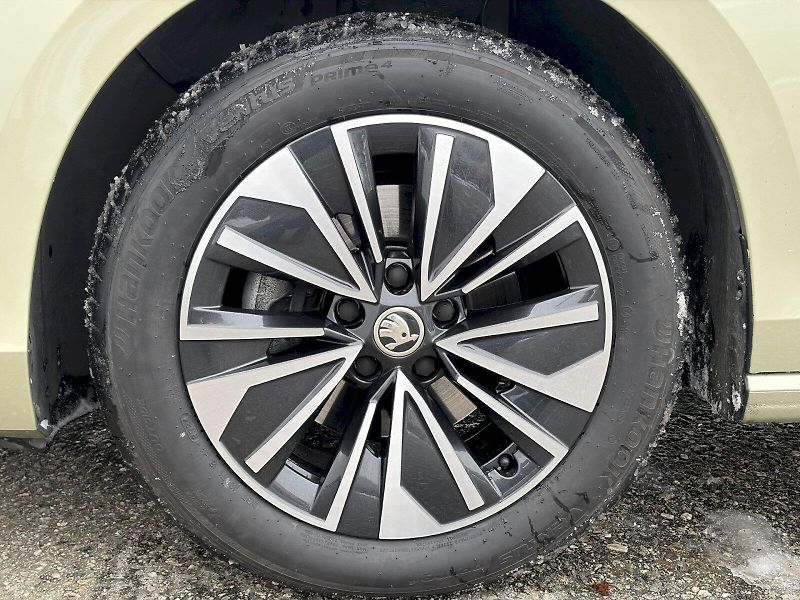 Škoda Superb (2024) Combi DSG 2.0 TDI / 110 kW / S - fotka 34 z 34