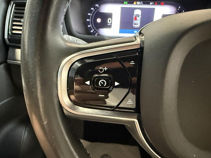 Volvo XC90 B5 AWD diesel Plus Bright Auto - fotka 13 z 22